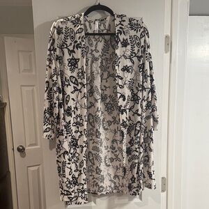 Floral Black and White Women's Kimono